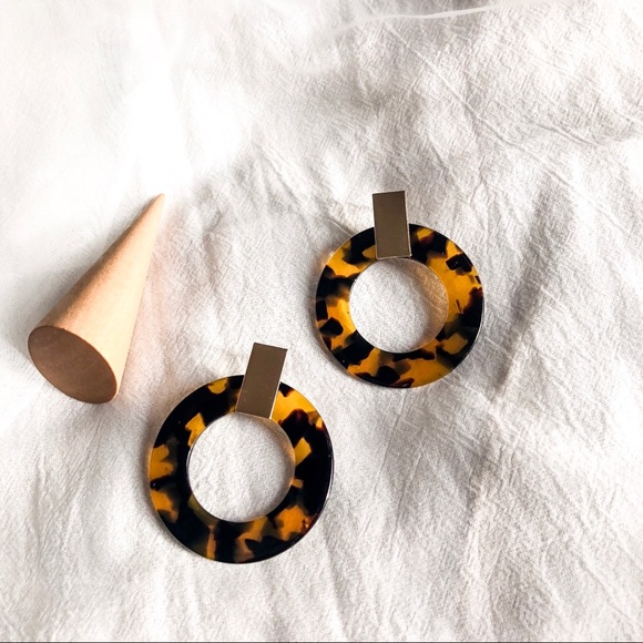 New! Gold Dark Tortoise Shell Resin Hoop Earrings - Picture 5 of 6